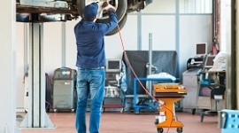 Un'autofficina 3.0!  - Grazie ad un'autofficina interna dotata di attrezzature all'avanguardia, forniamo diversi servizi a Voi clienti, che vanno dalla revisione periodica alla diagnosi elettronica e riparazioni di motore e meccanica autoveicoli multimarca.