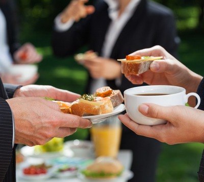 Figura illustrativa Dennys Cafè