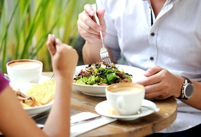 Figura illustrativa Dennys Cafè