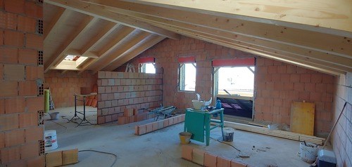 RECUPERO SOTTOTETTO SARONNO - inizio realizzazione tramezzature interne