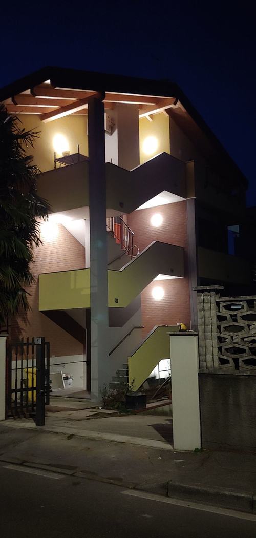RECUPERO SOTTOTETTO SARONNO - installazione nuova illuminazione esterna a LED