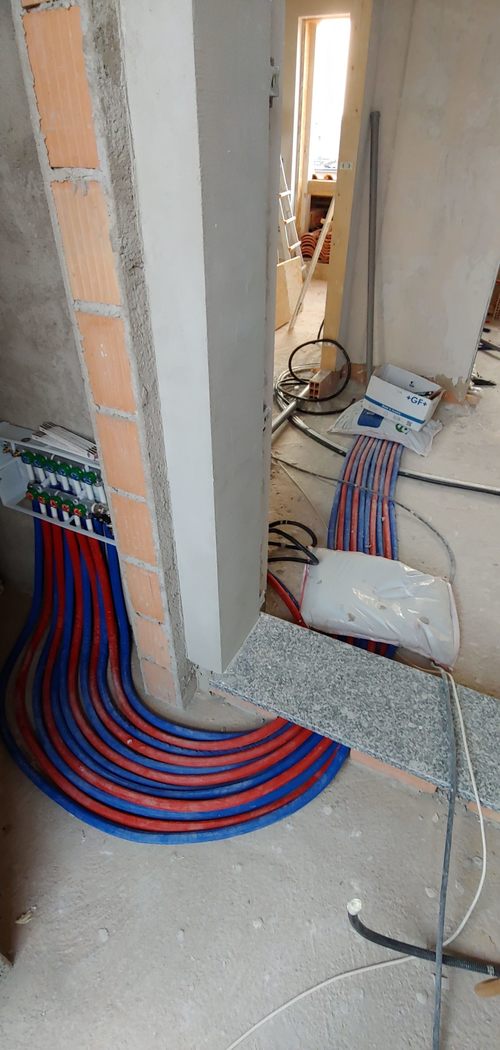 RECUPERO SOTTOTETTO SARONNO - posa impianto idrico ed elettrico