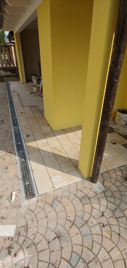 EDIFICAZIONE NUOVA AUTORIMESSA SARONNO - posa pavimentazione interna