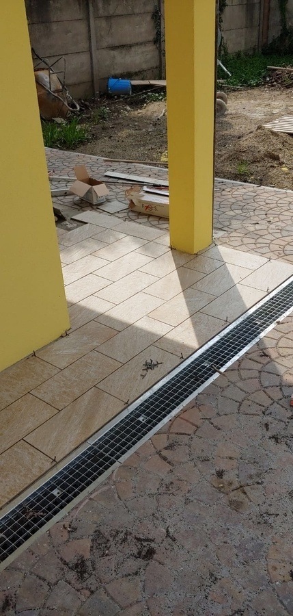 EDIFICAZIONE NUOVA AUTORIMESSA SARONNO - posa pavimentazione interna