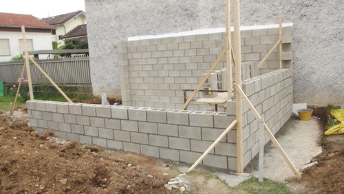 EDIFICAZIONE NUOVA AUTORIMESSA SOLARO - realizzazione muratura esterna