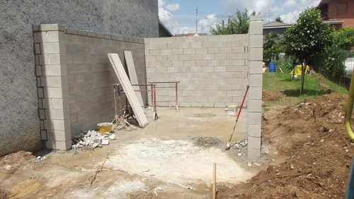 EDIFICAZIONE NUOVA AUTORIMESSA SOLARO - realizzazione muratura esterna