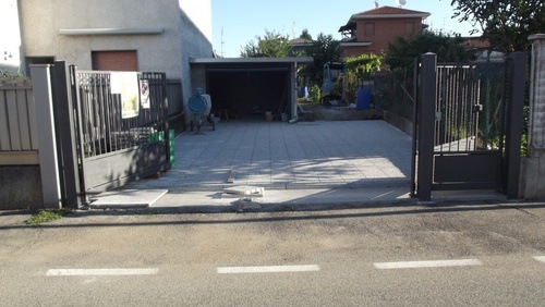 EDIFICAZIONE NUOVA AUTORIMESSA SOLARO - completamento pavimentazione esterna