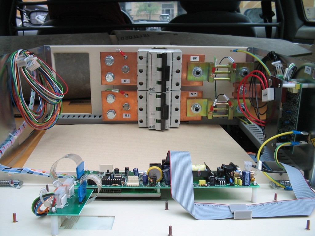 CABLAGGI - Esempio di assemblaggio elettronico elettromeccanico. cassetto da rack su quale abbiamo assemblato la parte meccanica, elettrica ed elettronica, nota bene tutti i cablaggi nono stati da noi realizzati
