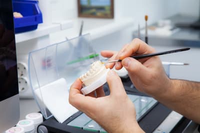 Figura illustrativa Studio Dentistico Dr. Massimo Mento