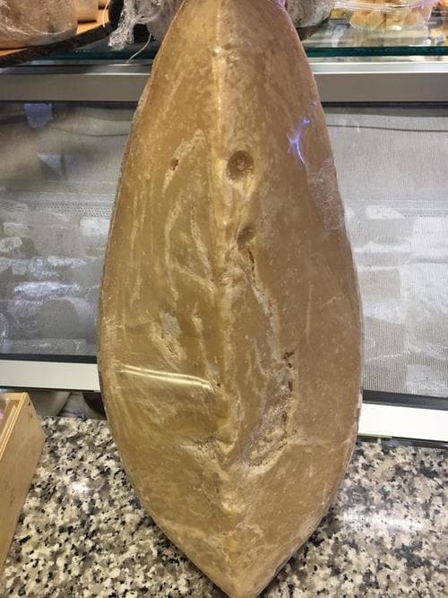 AURICCHIO STRAVECCHIO - Provolone piccante con stagionatura oltre i 48 mesi. Introvabile!
