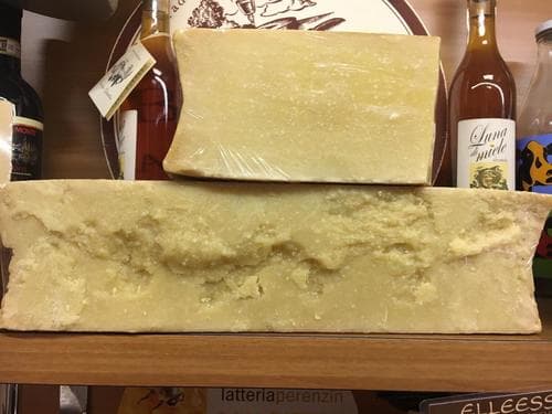 BITTO EXTRA LUGLIO 2011 - Dalla Valtellina il più famoso formaggio della Valle stagionato per ben otto lunghi anni. È una chicca da non perdere .