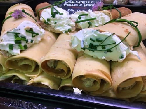 CRESPELLE - ripiene con straccetti di pollo e robiola all’erba cipollina 