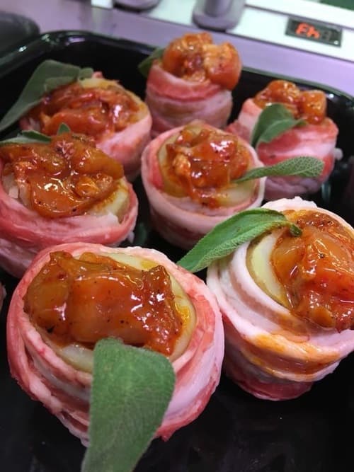 PATATE '' VESTITE'' - con pancetta fresca e ripiene di bocconcini di pollo al barbecue...da mettere in forno 