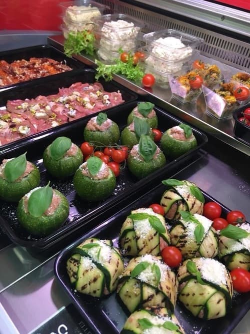 ZUCCHINE - sbollentate e farcite con ripieno di macinato pollo/tacchino ..da mettere in forno per pochi minuti.