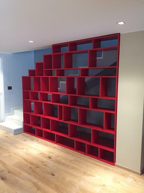 libreria - parete libreria bifacciale con uso parapetto per scala