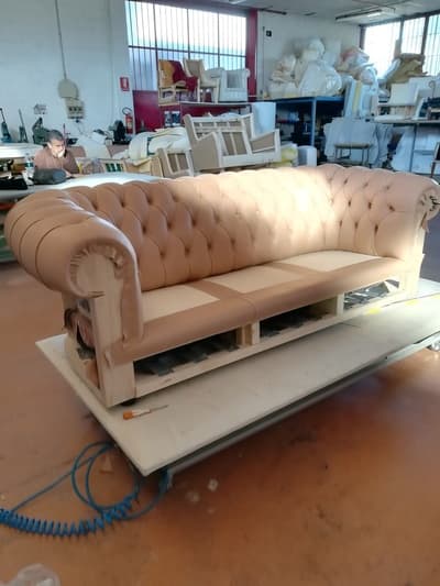 Figura illustrativa Caruso Divani SAS . di Caruso Vincenzo