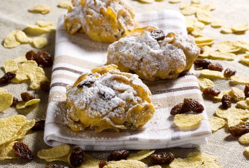 Flakes - Prelibati biscotti con uvetta e rum, ricoperti da una pioggia di leggerissimi fiocchi di cornflackes e zucchero a velo.

Peso Netto 1000gr
Scadenza 180gg
Dim. Pallet 80x120cm – 9 cart. per strato
Pallettizzazione max 180 cartoni