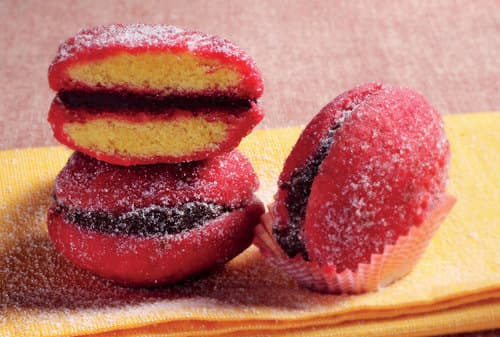 Le pesche rosse - Soffici Pesche Rosse all’alchermes che racchiudono un cuore di golosa crema al gianduja, ricoperte con granella di zucchero.


Peso Netto 1500gr
Scadenza 90gg
Dim. Pallet 80x120cm – 9 cart. per strato
Pallettizzazione max 180 cartoni