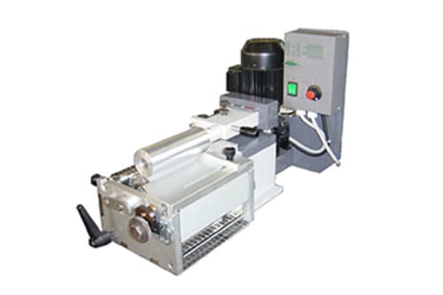 - Incollatrice a rulli per sottopiedi colla base acqua.