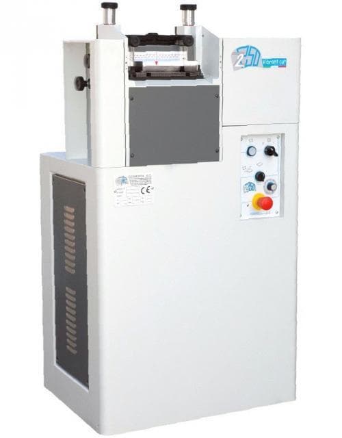 - Scodettatrice per suole a lama vibrante