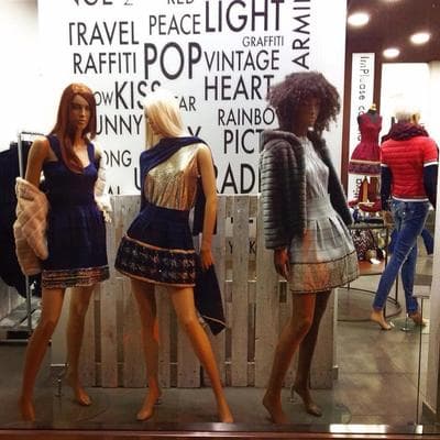 Figura illustrativa Implease Abbigliamento e Accessori Donna