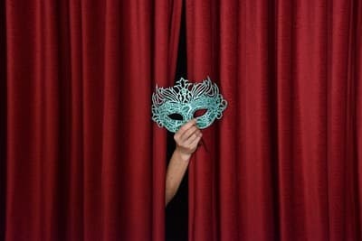 Figura illustrativa Merceria Gallina & The Mask