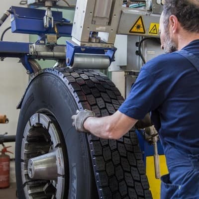 Figura illustrativa Nuova Iblea Pneumatici