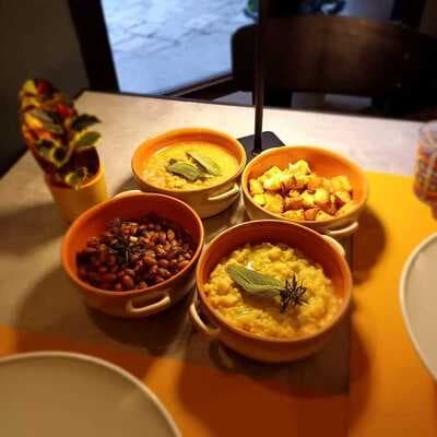 Figura illustrativa Pane e Cipudda (cabbanna) - Pane e Cipudda (dabbanna)