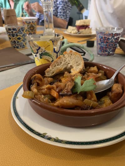 Figura illustrativa Pane e Cipudda (cabbanna) - Pane e Cipudda (dabbanna)