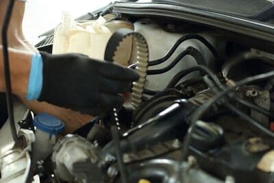 Sostituzione della cinghia di distribuzione: guida completa