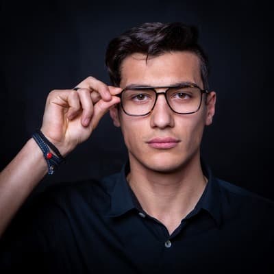 Figura illustrativa Ottica Biancamano