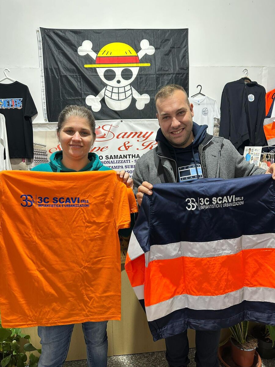 Figura illustrativa Samy Stampe & Ricami