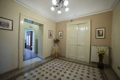 Figura illustrativa Ambraserena Residenza per Anziani