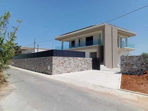 REALIZZIAMO PISCINE