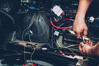 Manutenzione auto ed elettrauto in estate: i controlli da non dimenticare